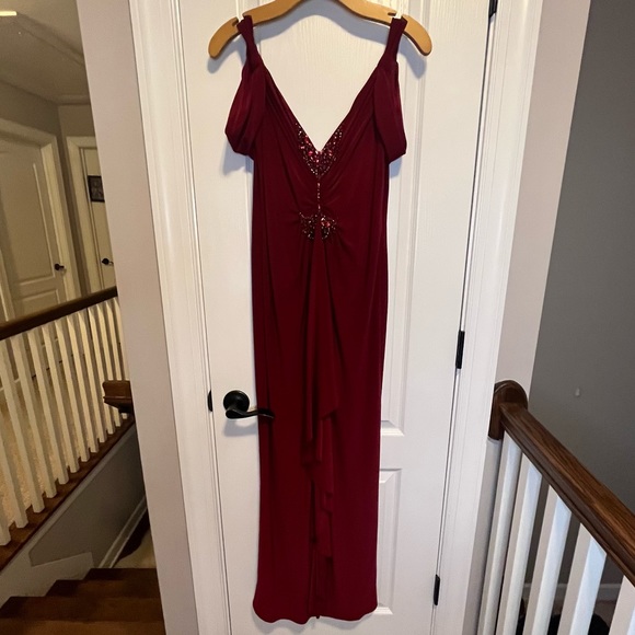 Red Caché dress with beading size 8 - Picture 5 of 8